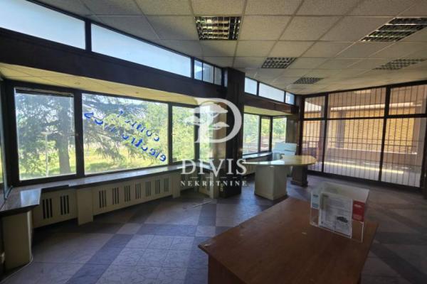 Slika 1 - Bulevar Arsenija Čarnojevića,  Lokal na prodaju, 155m2, 465.000€